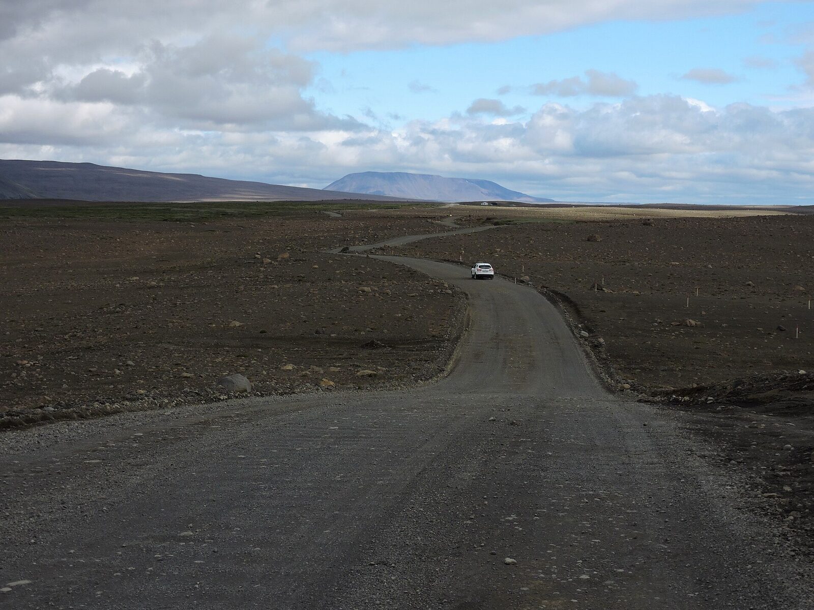 The gravel Kjalvegur (road 35) running across the empty Kjölur plateau in the Icelandic highlands