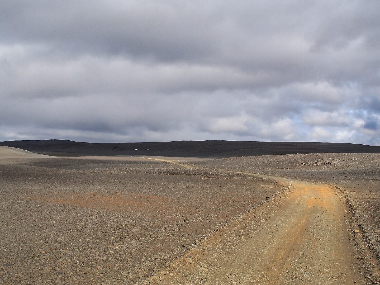 The F26 Sprengisandur track crossing an open gravel desert in the Icelandic interior